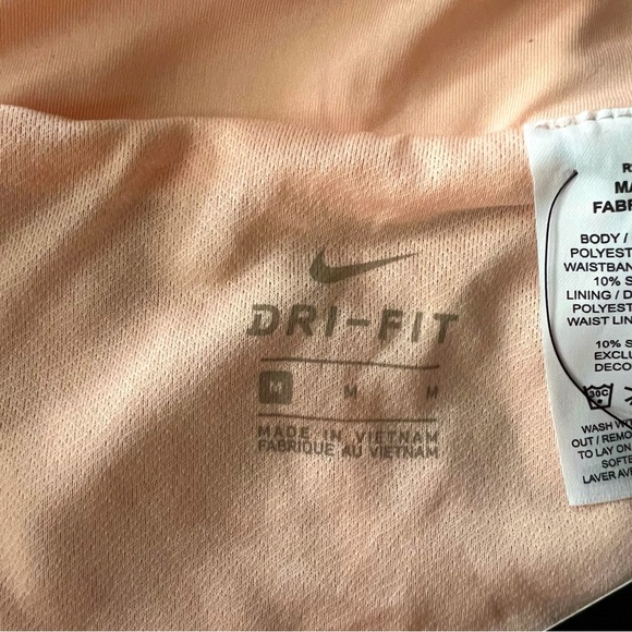 Nike Lined Athletic Shorts, NWT, lined, great peach color, size Medium - Picture 3 of 5